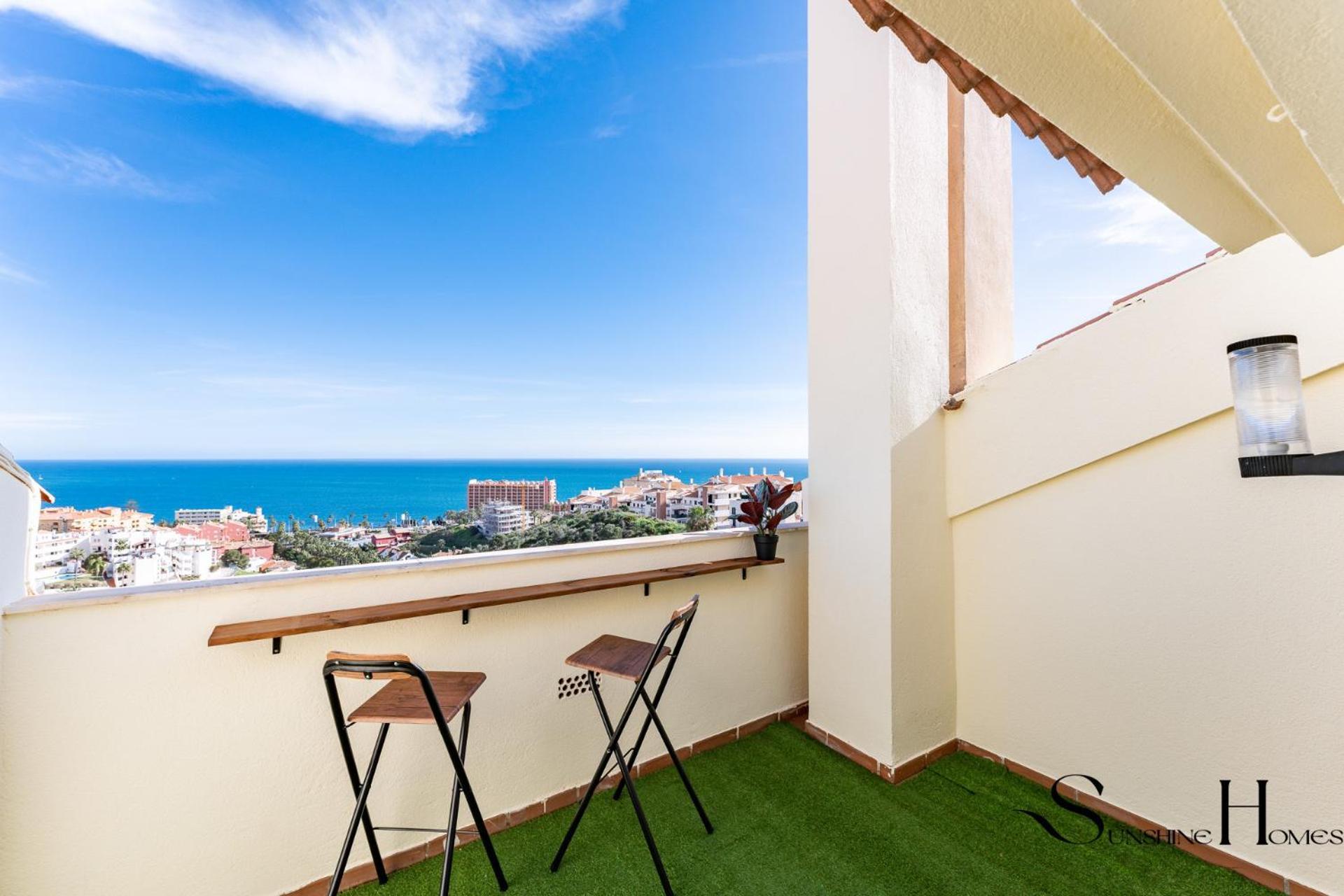 3-bed Seaview Escape, Pool, Garage, 4 Terraces Benalmádena